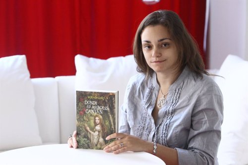 Laura Gallego Presenta 'Donde Los Árboles Cantan'